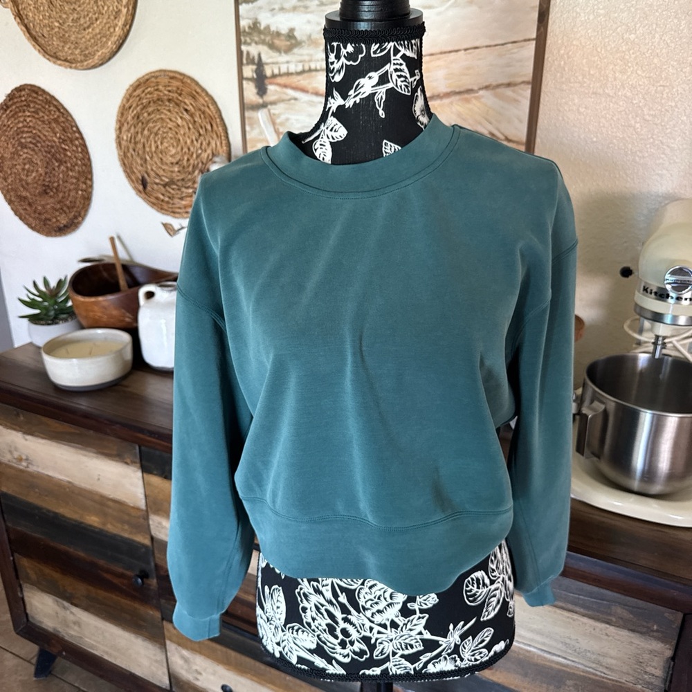 Lululemon softstreme Crewneck Pullover Sweatshirt in Teal Green